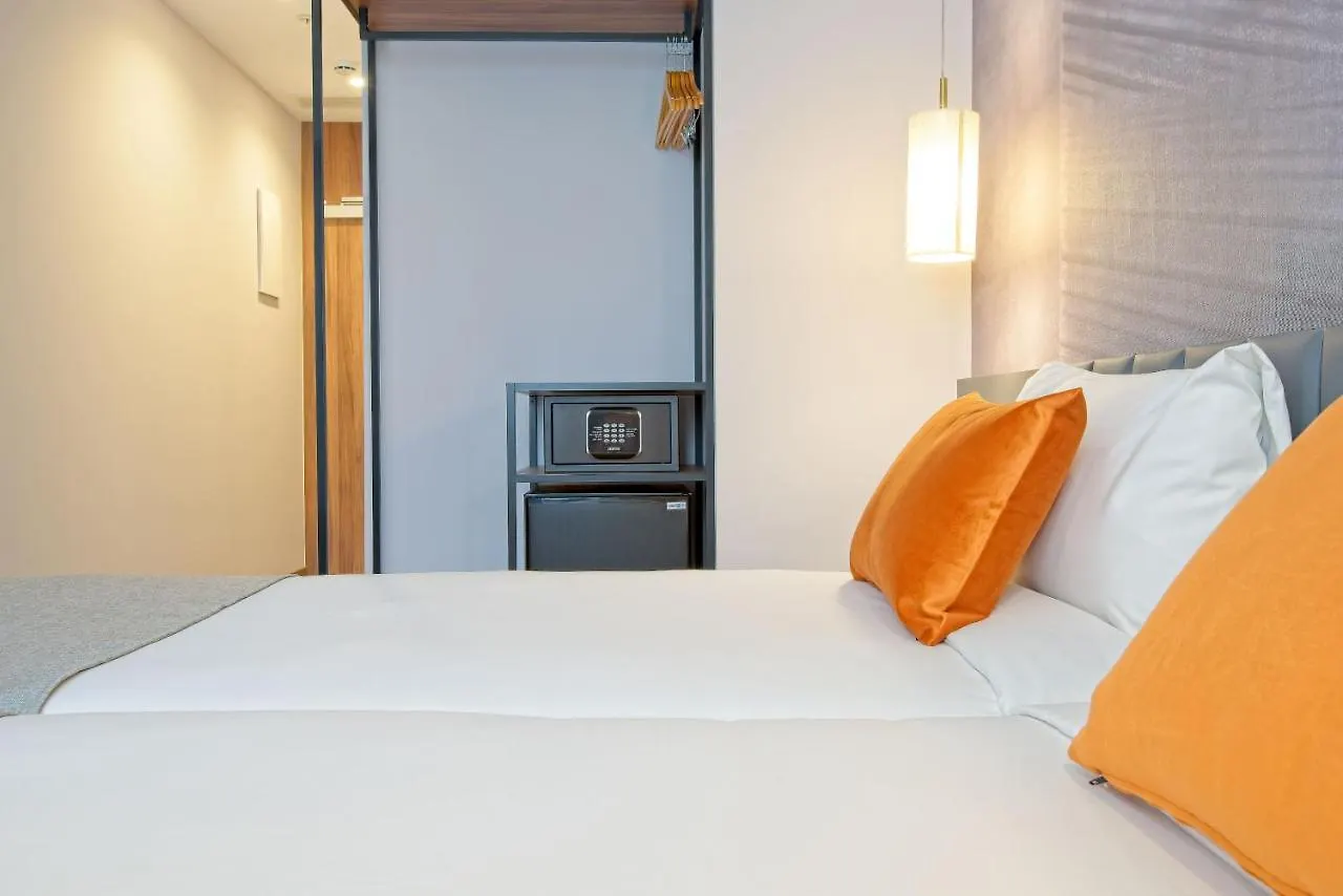 Hotel DWO Yuste Alcalá Madrid 3*,